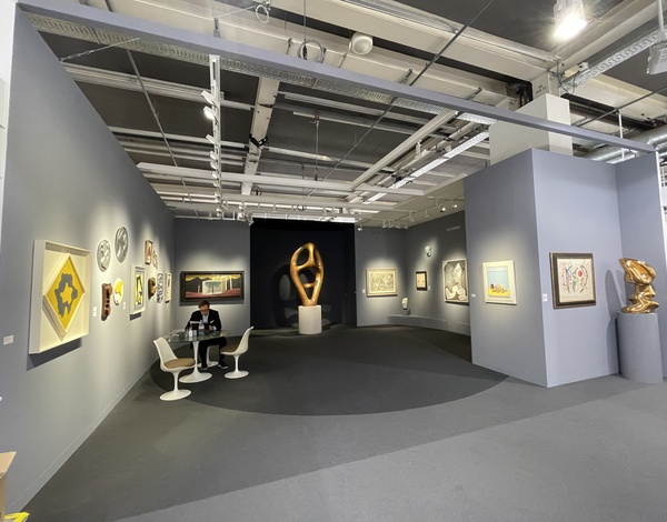 Art Basel Art Exhibition Booth with Grey and Black Event Carpet in Circular Form