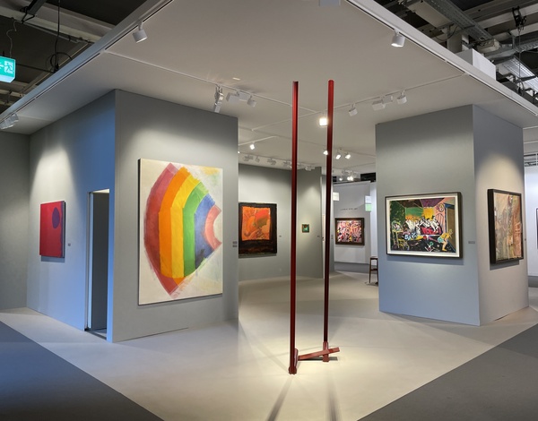 painting exhibition stand with red tube sculpture, light grey walls and dark sustainable carpet path